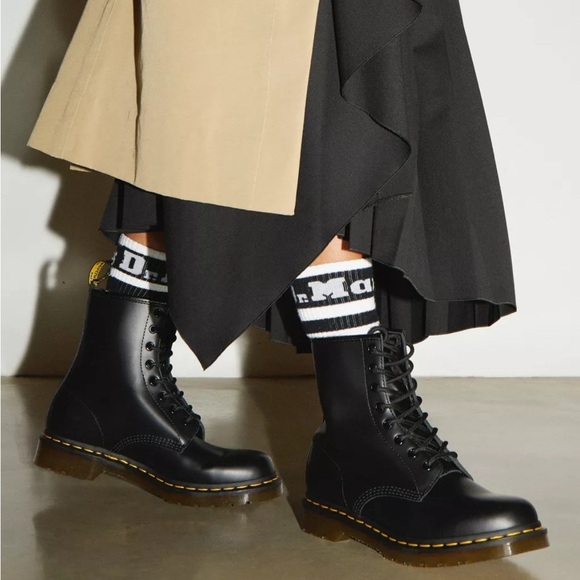 Dr. Martens 1460 WOMEN'S SMOOTH LEATHER LACE UP BOOTS Black Combat 9